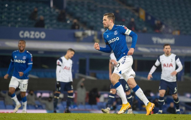 中场的运转 中场的运转